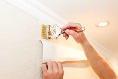 Pose de papier peint à Champillet — revêtements muraux et toiles de verre